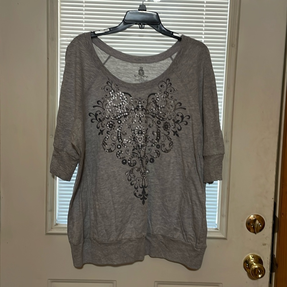 Comfy gray top